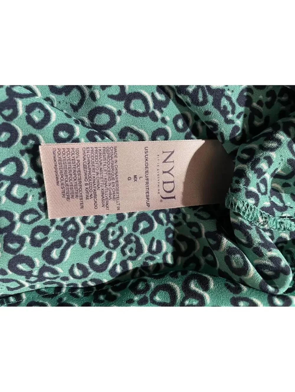 NYDJ Pintuck Blouse Top Women's L Green Black Animal Leopard Print Lightweight - Picture 10 of 11